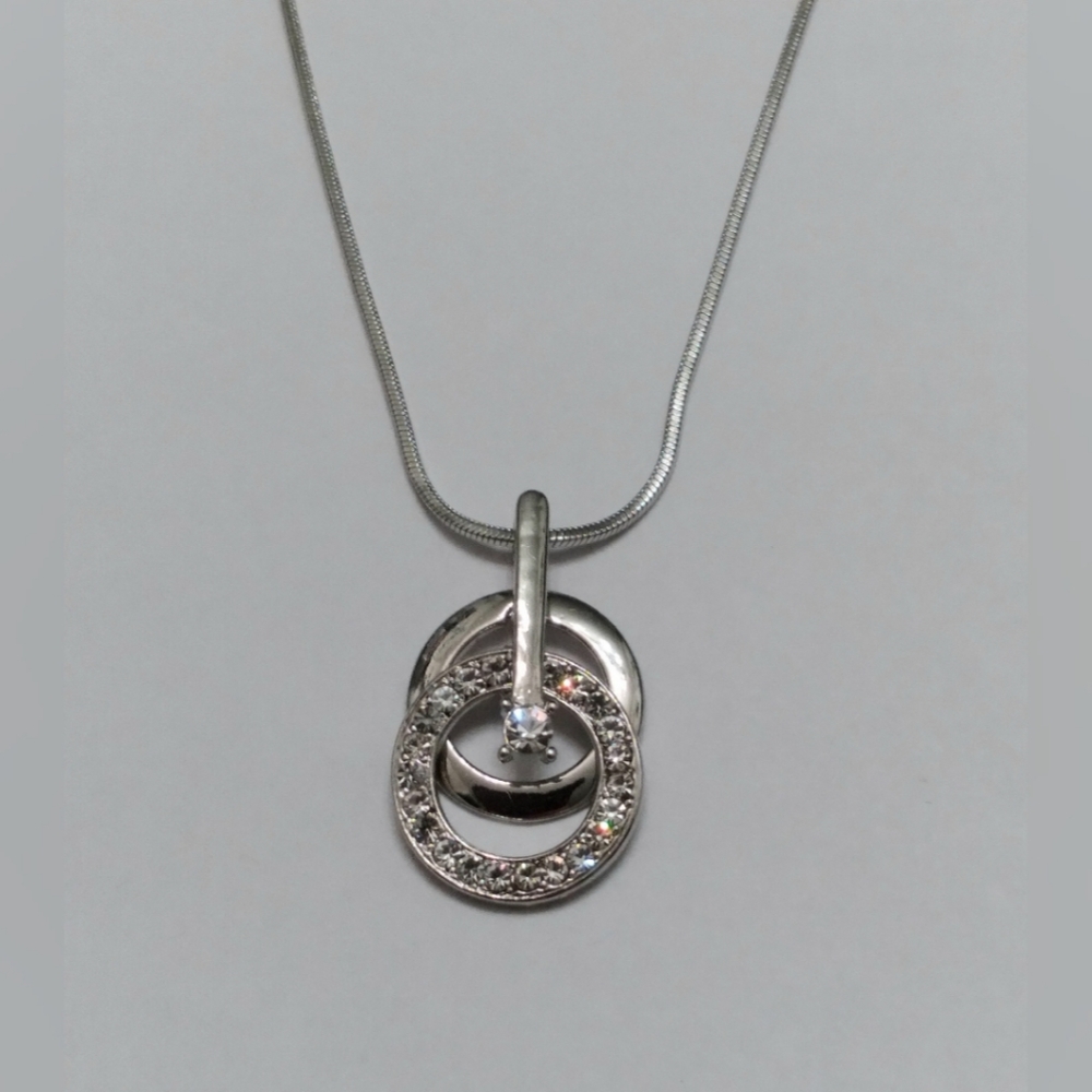 🌟3/$15 Silver Rhinestone Circles Necklace